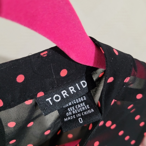 Torrid sleeveless blouse size 0 - Picture 4 of 5